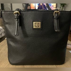 ANNE KLEIN BLACK PURSE! Perfect size!